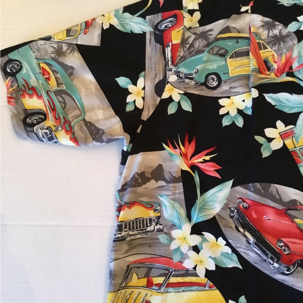 Men's Black Hawaiian Car-Print Short Sleeve Button-Down Shirt - Picture 9 of 13
